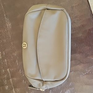 Lululemon City Essentials Pouch Mini
